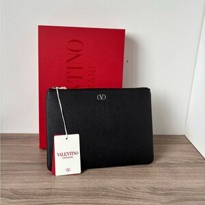 Valentino Garavani - Black V Logo Signature Grainy Calfskin Pouch NWT